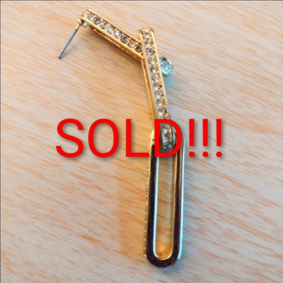 Unbranded Jewelry - **SOLD** Earring Gold Tone With Rhinestones Single Jewelry Triple Circles
